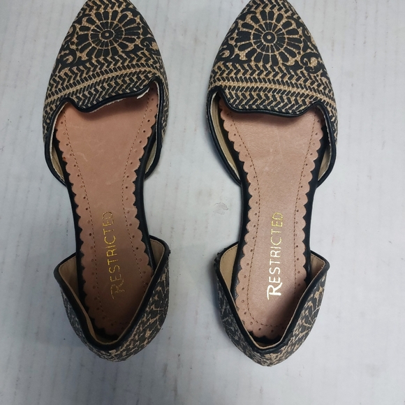 RESTRICTED Black and Brown Slip-on Leather Sandals Size 6 - Picture 3 of 11